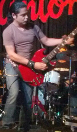 Chris-Pérez-(pictured-in-2012)-and-Selena-began-a-relationship,-despite-her-father's-disapproval