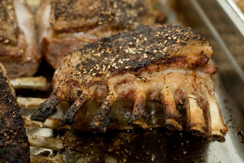 a rack of roasted lamb